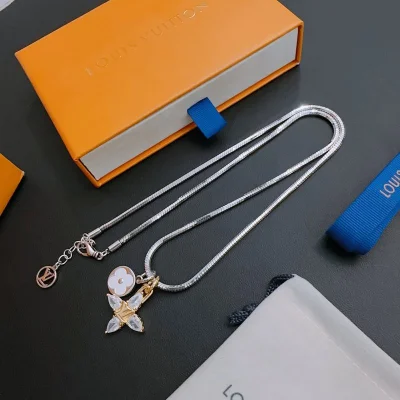 Подвеска Louis Vuitton Symbol Decoration - Flower "Silver" фото № 2