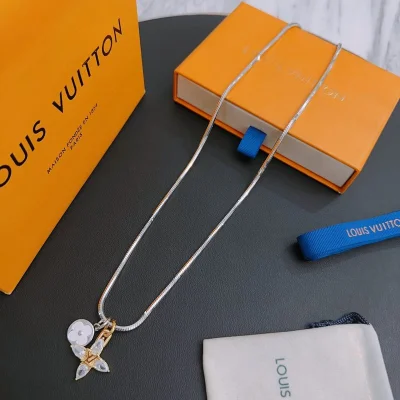 Подвеска Louis Vuitton Symbol Decoration - Flower "Silver" фото № 3