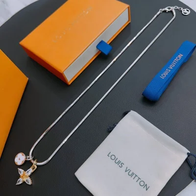 Подвеска Louis Vuitton Symbol Decoration - Flower "Silver" фото № 5