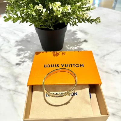 Браслет Louis Vuitton Solid With Logo Inside Circle "Gold" фото № 3 Браслет Louis Vuitton Solid With Logo Inside Circle "Gold" фото № 3