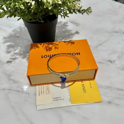 Браслет Louis Vuitton Solid With Logo Inside Circle "Gold" фото № 8 Браслет Louis Vuitton Solid With Logo Inside Circle "Gold" фото № 8