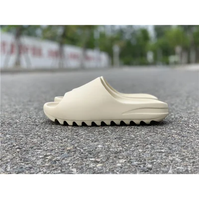 Шлепанцы Yeezy Slide "Bone" фото № 2