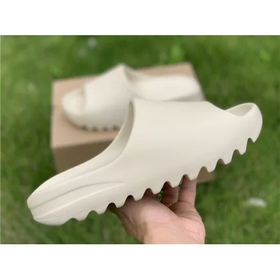 Шлепанцы Yeezy Slide "Bone" фото № 6