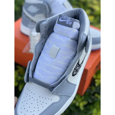 Dior x Air Jordan 1 Retro High "Gray" фото № 8