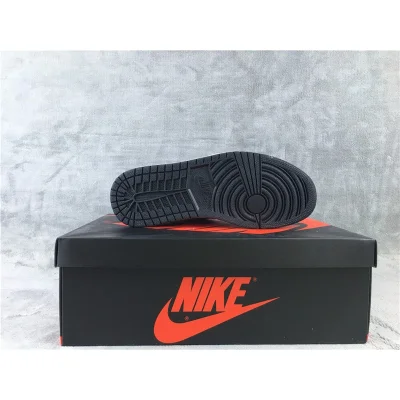 Air Jordan 1 Retro High OG "Satin Snake" фото № 7 Air Jordan 1 Retro High OG "Satin Snake" фото № 7