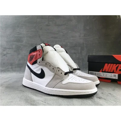 Air Jordan 1 Retro High OG "Light Smoke Grey" фото № 4 Air Jordan 1 Retro High OG "Light Smoke Grey" фото № 4