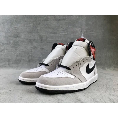 Air Jordan 1 Retro High OG "Light Smoke Grey" фото № 5 Air Jordan 1 Retro High OG "Light Smoke Grey" фото № 5