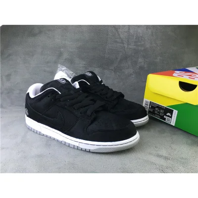 Medicom x Nike SB Dunk Low "BEARBRICK" фото № 2