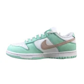 Nike SB Dunk Low SP "Green Tender Powder"
