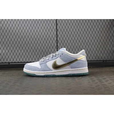 Sean Cliver x Nike SB Dunk Low "Light Blue/Lilac" фото № 2