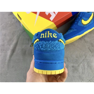 Grateful Dead x Nike SB Dunk Low "Blue Bear" фото № 3