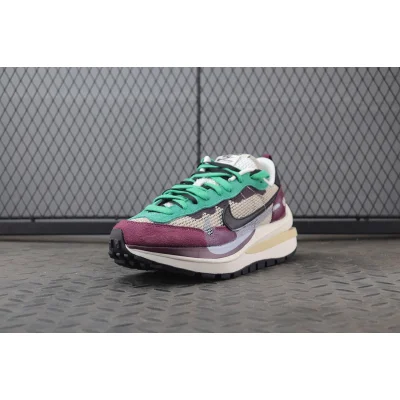 Sacai x Nike Vaporwaffle "Burgundy/Green/Beige" фото № 5