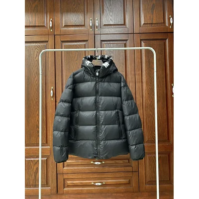 Пуховик Moncler Black Silikone Label "Black" фото № 2 Пуховик Moncler Black Silikone Label "Black" фото № 2