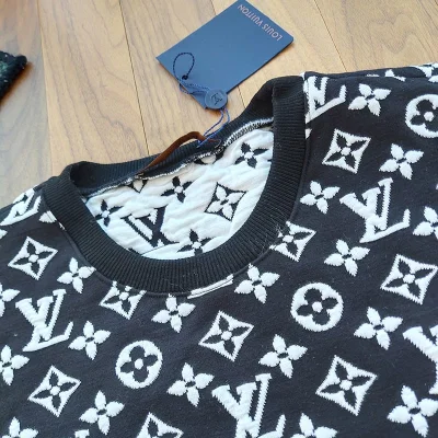 Свитер Louis Vuitton More Small Logo "Black" фото № 4 Свитер Louis Vuitton More Small Logo "Black" фото № 4