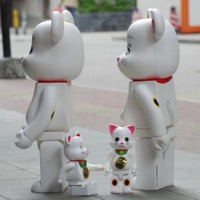 Игрушка BEARBRICK 1000% Maneki Neko "White" фото № 3