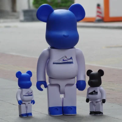 Игрушка BEARBRICK 1000% Lunar Force 1 "White" фото № 2 Игрушка BEARBRICK 1000% Lunar Force 1 "White" фото № 2