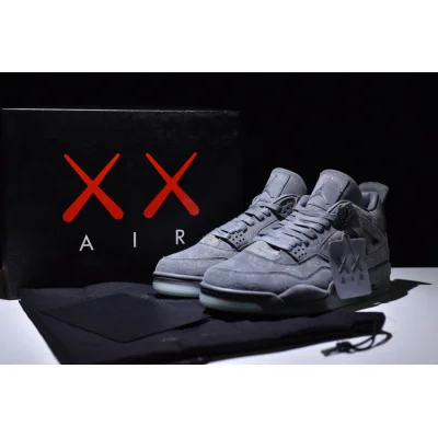 KAWS x Air Jordan 4 фото № 3 KAWS x Air Jordan 4 фото № 3