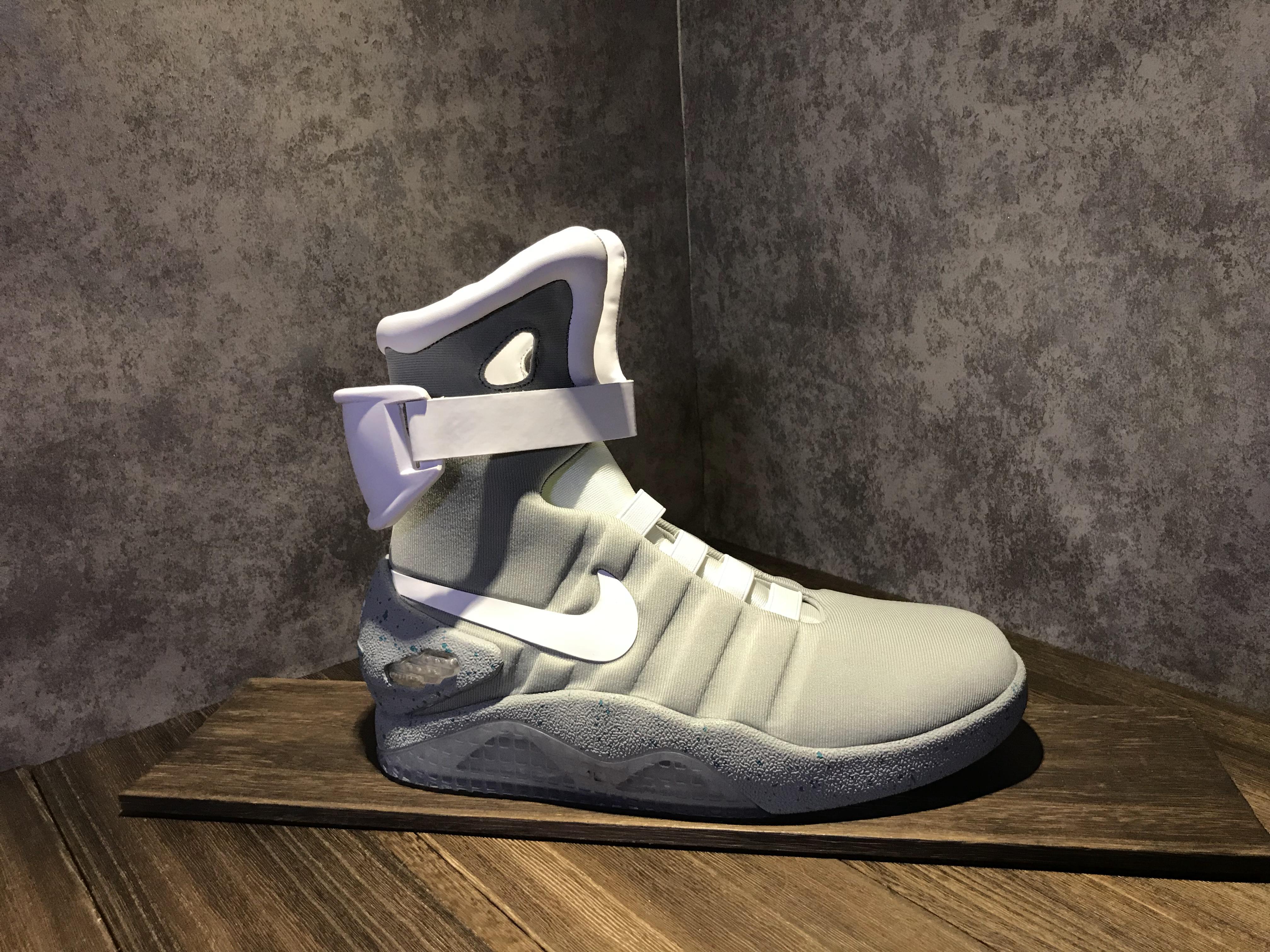 Nike Air Mag "Back To The Future" фото № 2