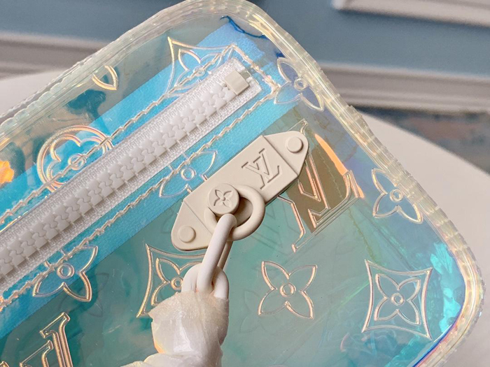 Сумка Louis Vuitton Pochette Volga M55261 Monogram PVC "Hologram" фото № 7