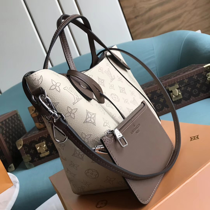 Сумка Louis Vuitton Hina PM M51950 Mahina Leather Creme "Beige" фото № 4