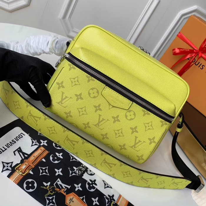 Сумка Louis Vuitton Outdoor Messenger M30239 Taiga Leather "Lime Green" фото № 2