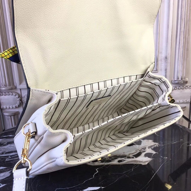 Сумка Louis Vuitton Pochette Metis 25cm Bag Monogram Empreinte Canvas Spring Summer 2018 Collection M44072 Creme "Beige" фото № 6