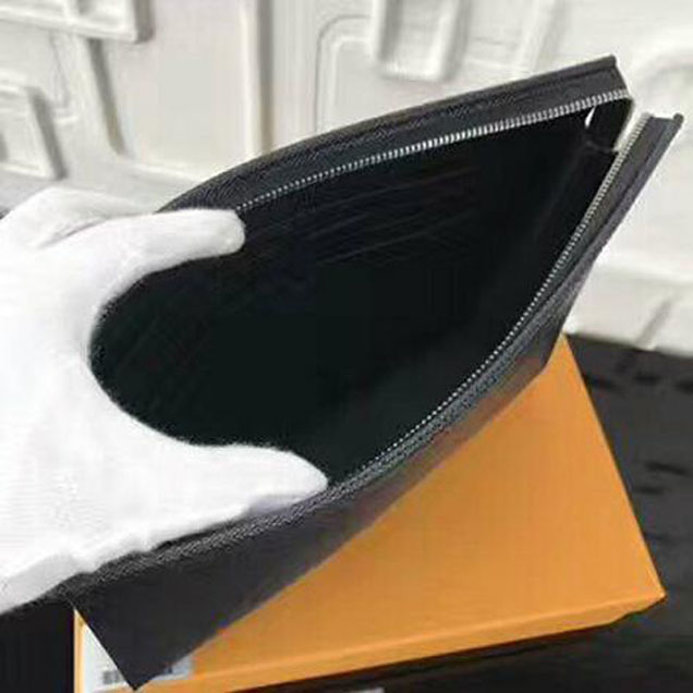 Клатч Louis Vuitton M30675 Pochette Voyage MM Taiga Leather "Black" фото № 9