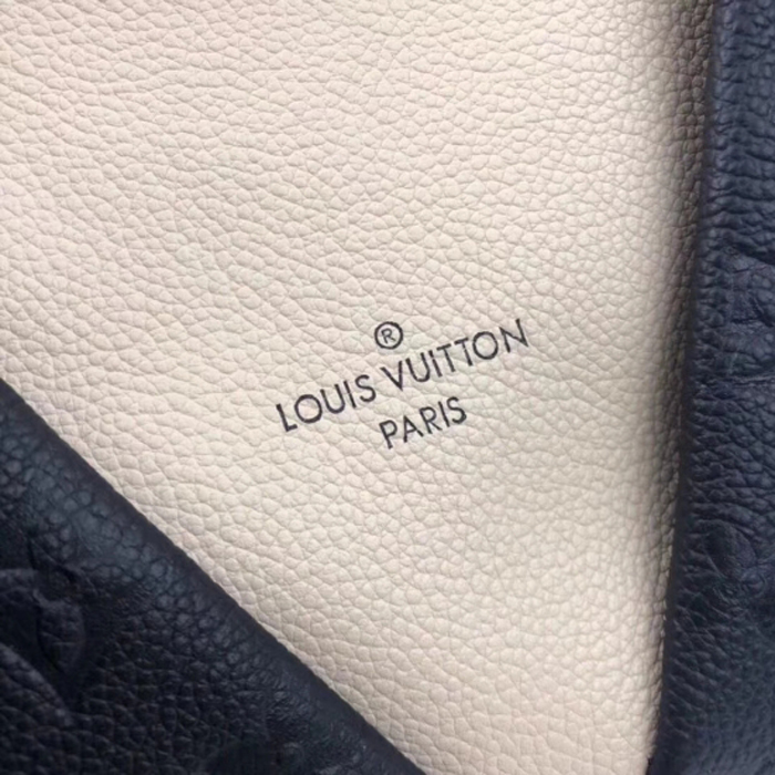 Сумка Louis Vuitton V Tote BB M44418 Monogram Empreinte Leather "Black" фото № 8