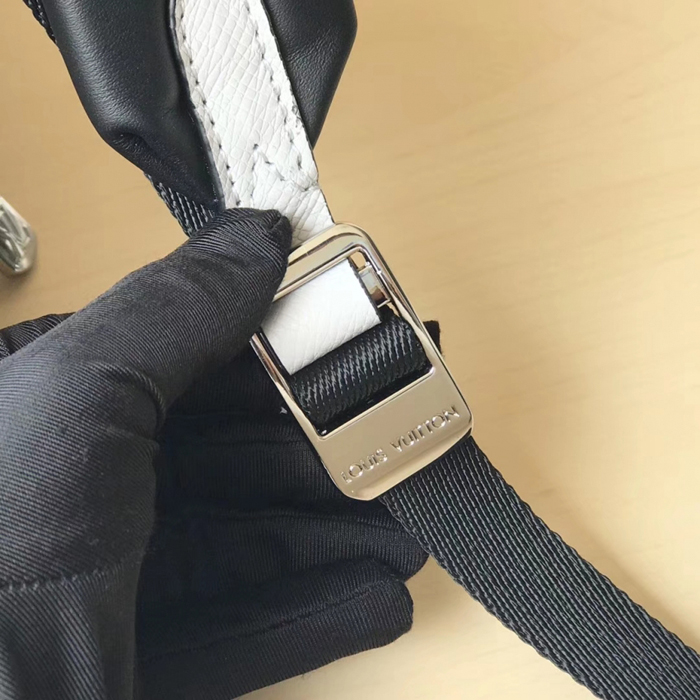 Рюкзак Louis Vuitton Discovery Backpack PM M30232 Taiga Leather Silver "White" фото № 8