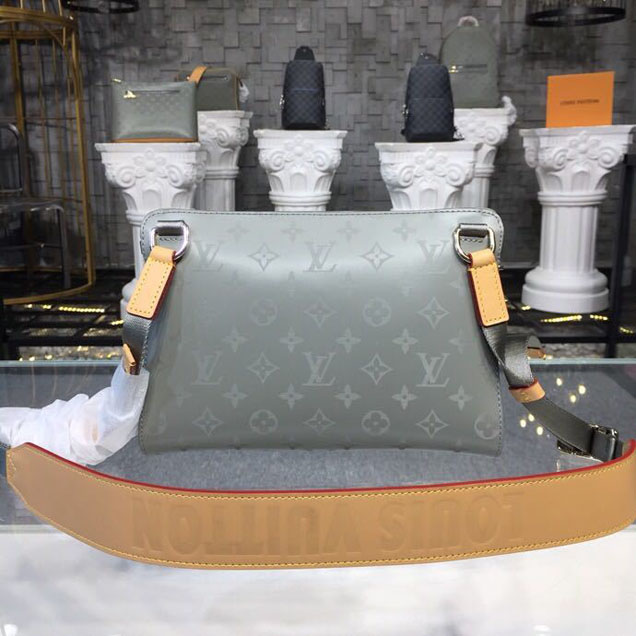 Сумка Louis Vuitton Messenger PM Bag Monogram Titanium Canvas Fall Winter 2018 Collection M43889 Grey "Brown" фото № 3