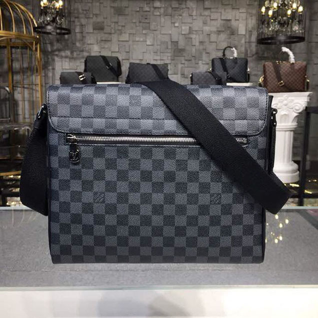 Сумка Louis Vuitton District MM Messenger Bag 32cm Damier Graphite Canvas Fall Winter 2018 Collection N41029 Noir "Graphite" фото № 3