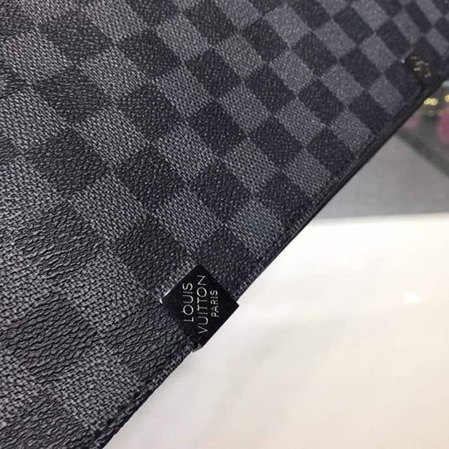 Сумка Louis Vuitton District MM Messenger Bag 32cm Damier Graphite Canvas Fall Winter 2018 Collection N41029 Noir "Graphite" фото № 5