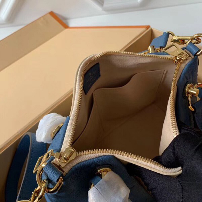 Сумка Louis Vuitton V Tote BB M44419 Monogram Empreinte Leather Bleu Jean "Blue" фото № 7