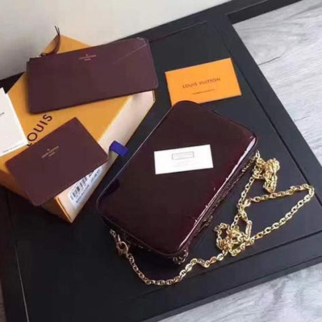 Сумка Louis Vuitton M64057 Camera Pouch Crossbody Bag Monogram Vernis "Chocolate" фото № 2