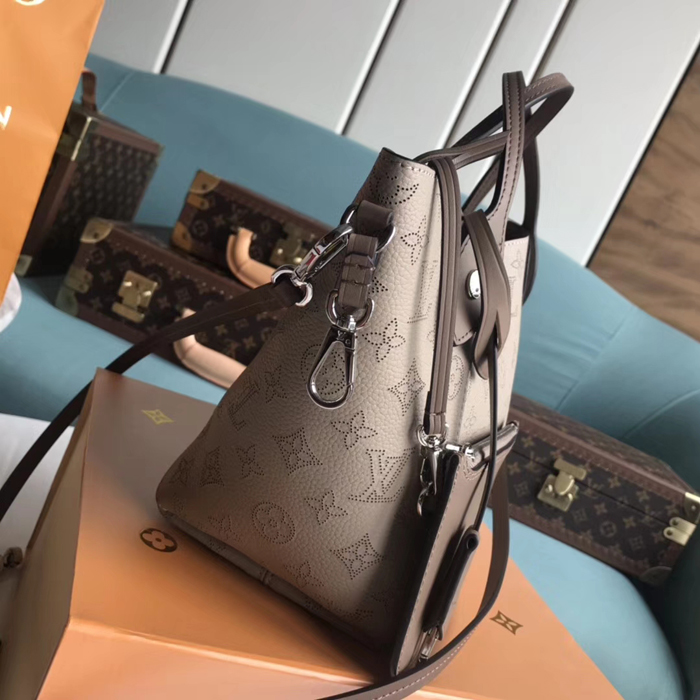 Сумка Louis Vuitton Hina PM M54351 Mahina Leather Galet "Beige" фото № 3
