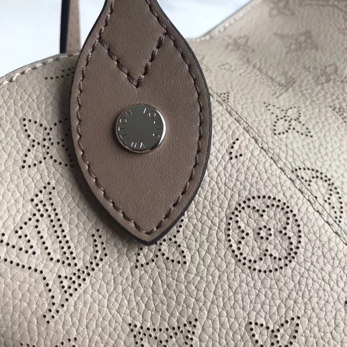 Сумка Louis Vuitton Hina PM M54351 Mahina Leather Galet "Beige" фото № 7