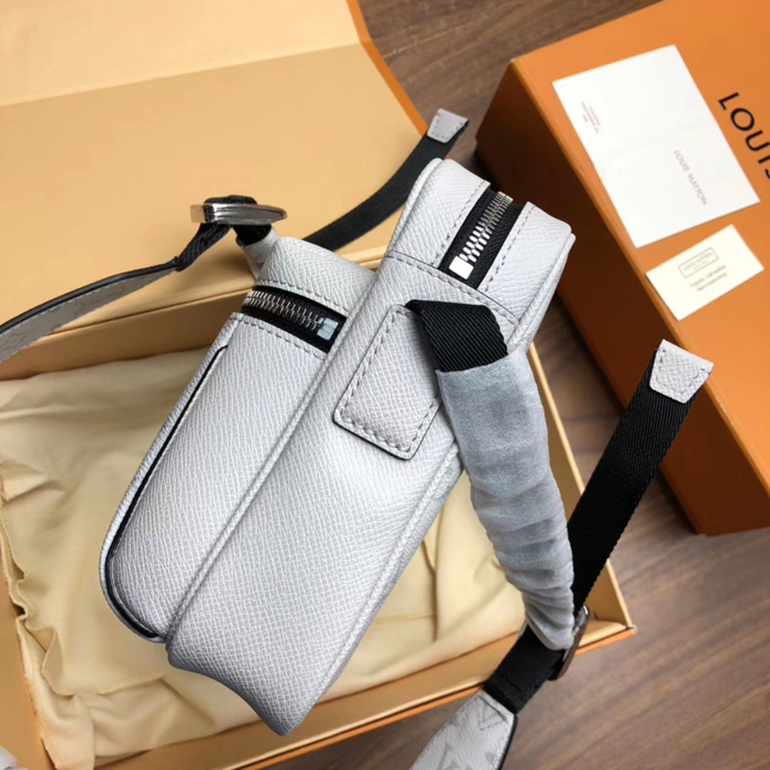 Сумка Louis Vuitton Outdoor Messenger M30243 Taiga Leather Silver "White" фото № 4