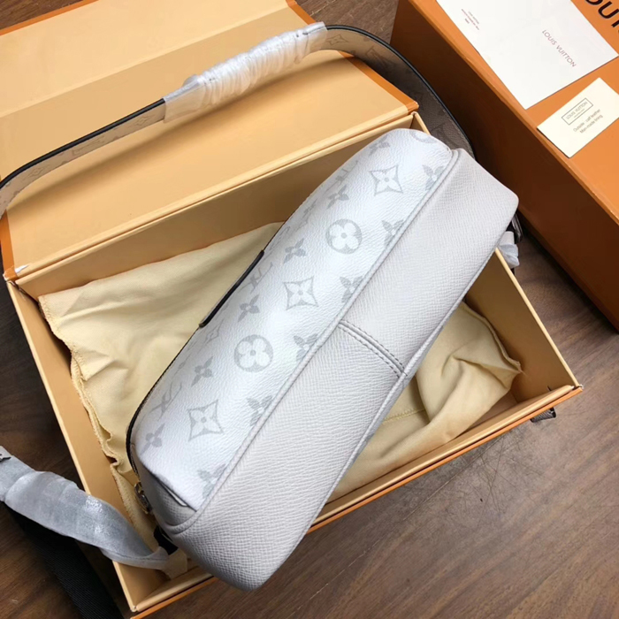 Сумка Louis Vuitton Outdoor Messenger M30243 Taiga Leather Silver "White" фото № 5