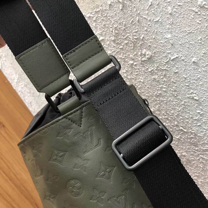 Сумка Louis Vuitton Chalk Sling Bag M44634 Monogram Shadow Leather Khaki "Green" фото № 7