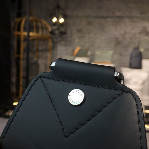 Сумка Louis Vuitton Avenue Sling Bag in Damier Graphite Canvas Fall Winter 2018 Collection N41719 Noir "Graphite" фото № 6