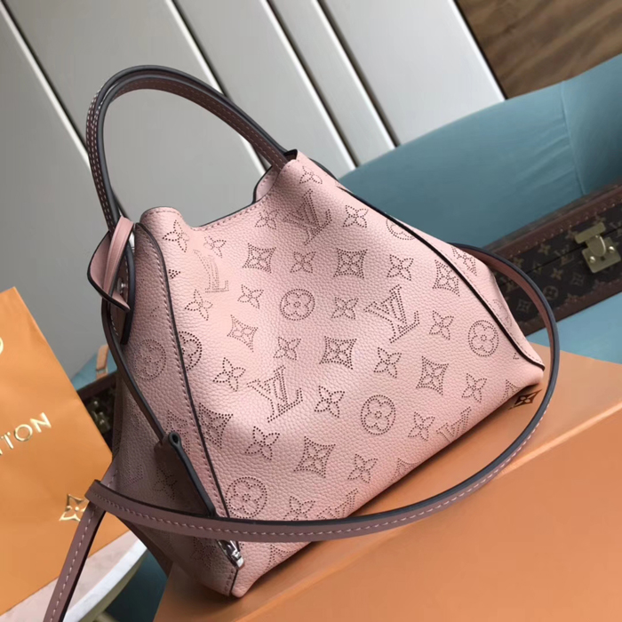 Сумка Louis Vuitton Hina PM M54353 Mahina Leather Magnolia "Beige" фото № 3