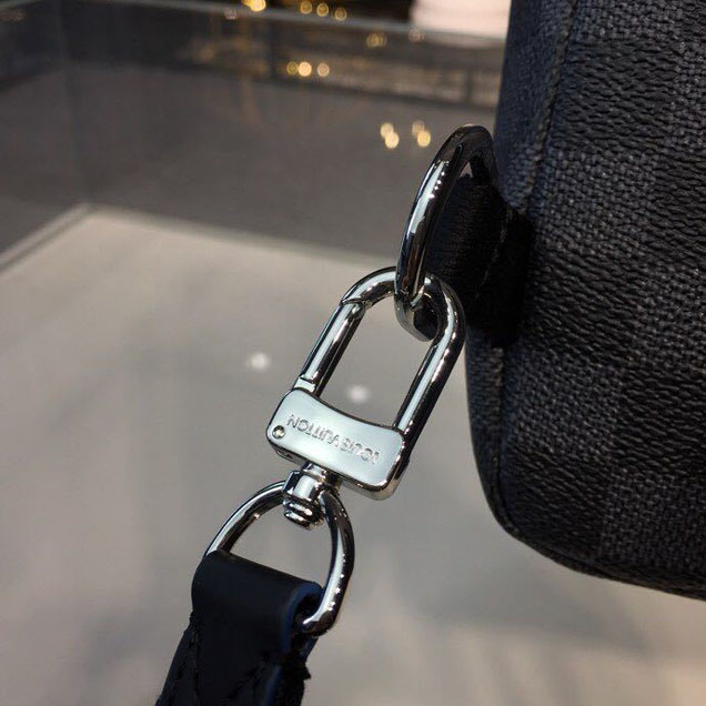 Сумка Louis Vuitton Avenue Sling Bag in Damier Graphite Canvas Fall Winter 2018 Collection N40008 Neon "Graphite" фото № 5