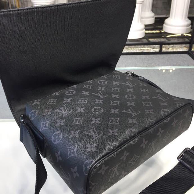 Сумка Louis Vuitton District PM Messenger Bag 26cm Monogram Eclipse Canvas Fall Winter 2018 Collection M44000 Infini "Black" фото № 10