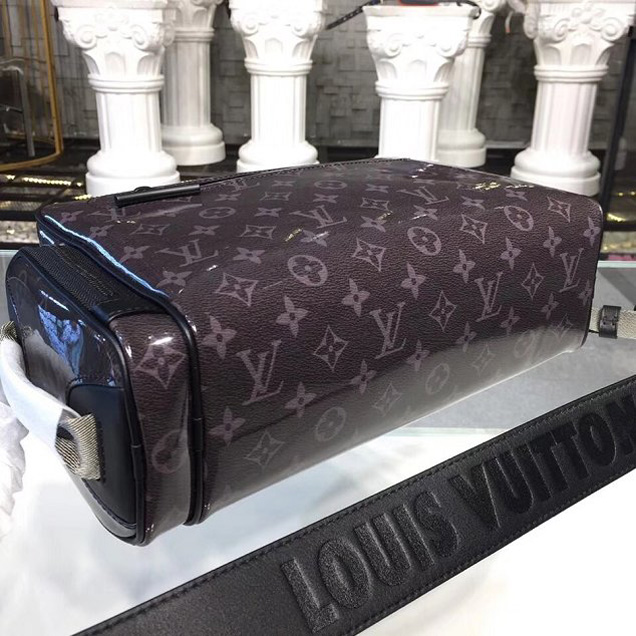 Сумка Louis Vuitton Monogram Eclipse Glaze Canvas Camera Bag 2018 "Purple" фото № 4