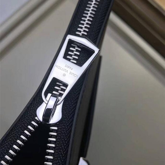 Клатч Louis Vuitton Pochette Essential V M62092 Epi Leather фото № 8