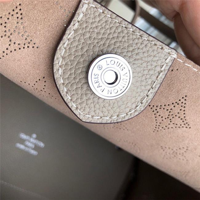 Сумка Louis Vuitton M53140 Hina MM Mahina Leather "Beige" фото № 9