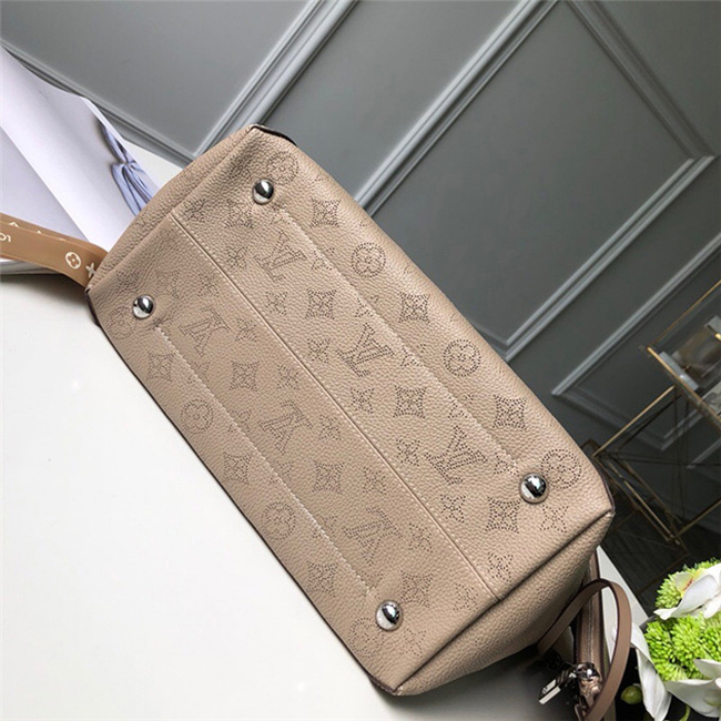 Сумка Louis Vuitton M53140 Hina MM Mahina Leather "Beige" фото № 4