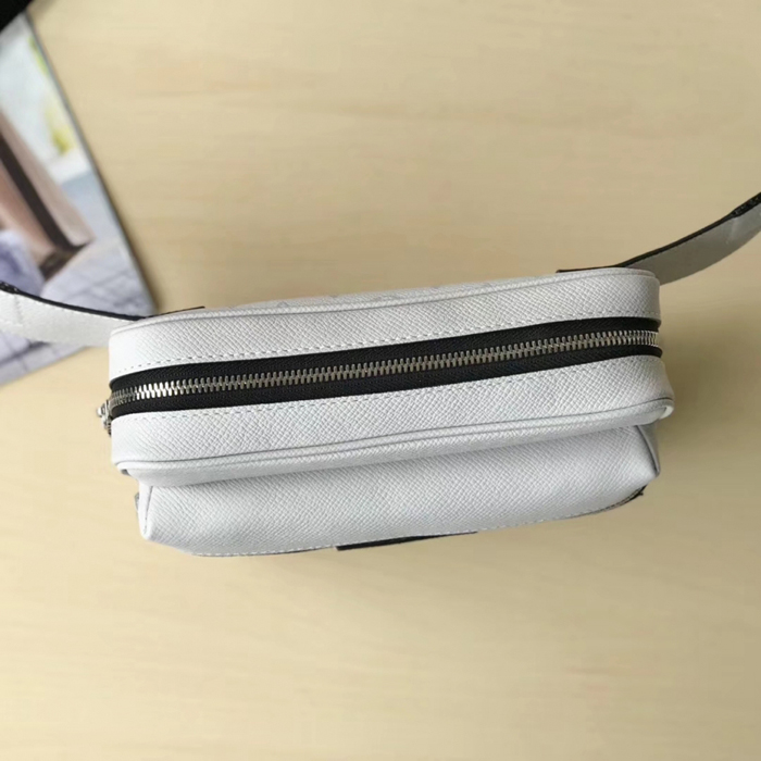 Сумка Louis Vuitton Outdoor Bumbag M30247 Taiga Leather Silver "White" фото № 6