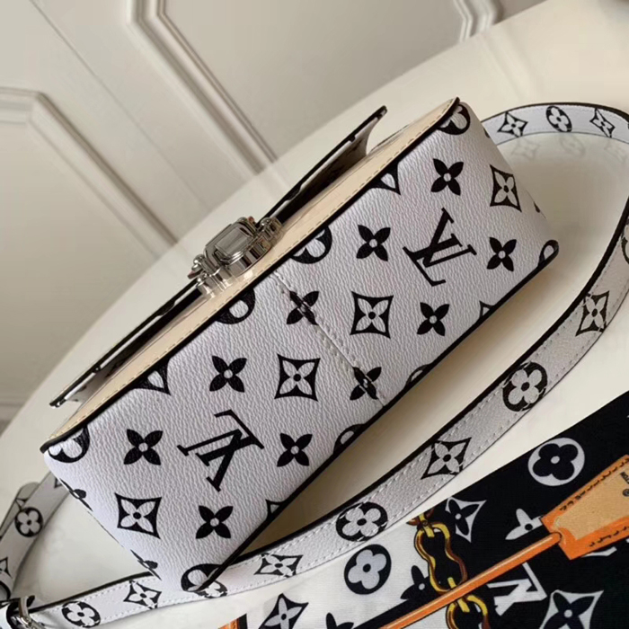 Сумка Louis Vuitton Cherrywood BB M53632 Patent Leather Creme "Beige" фото № 5