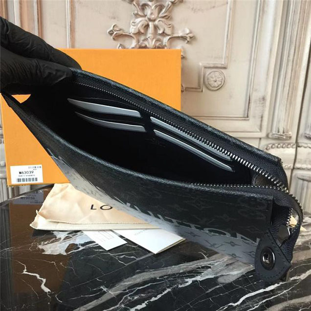 Клатч Louis Vuitton Monogram Eclipse Canvas Pochette Voyage MM M63039 "Black" фото № 9